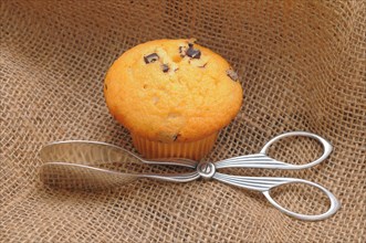 Muffin with pastry tongs