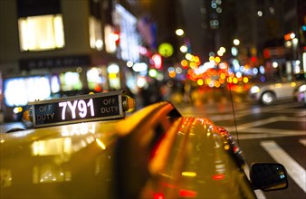 Sign on the roof of a taxi at night