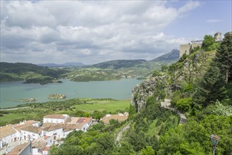 View over the village on the Embalse de Zahara and the castle