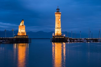 Bavarian lion and lighthouse in the harbour