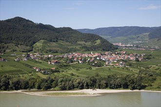 Village Rossatz at river Danube