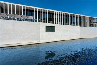 The newly built James Simon Gallery between Kupfergraben and Neues Museum