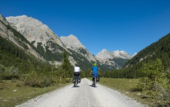 Cyclists in the Karwendel valley