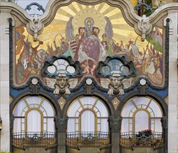 Art Nouveau facade at Szervitaplatz
