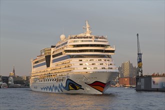 Cruise ship AIDAsol leaves port