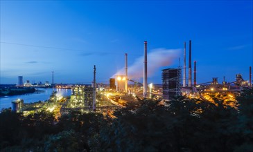 ThyssenKrupp steel mill and Schwelgern coking plant at dusk