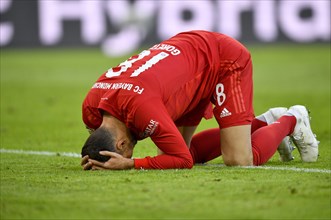 Leon Goretzka FC Bayern Munich disappointed on the ground