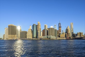 View from Pier 1 over the East River to the skyline of Manhattan