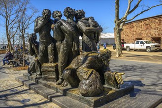 Bronze Statue Migrants