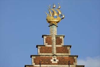 Stepped gable with golden cog