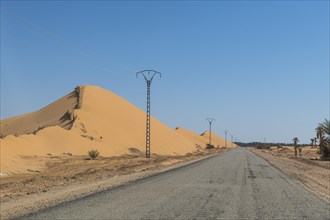 Road leading through the sanddunes of the Sahara