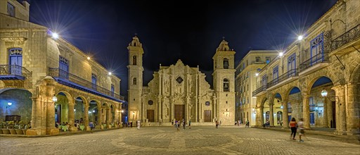 Place de la Catedral at night