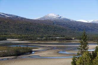 Wide river course of the Glomaga