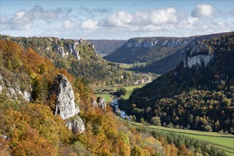 Autumn atmosphere in the Upper Danube Nature Park with Werenwag Castle