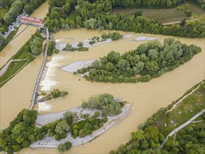 Isar at high water with bridge and islands at the Flaucher