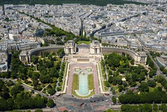 View from the Eiffel Tower to the Jardins du Trocadero