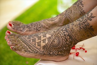 Close up of mehendi on feet of a bride