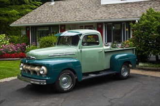 Ford F1 Pick Up truck