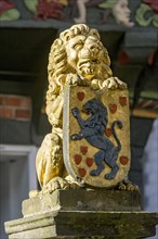 Golden Lion with the old city coat of arms on fountain at Hoppener Haus