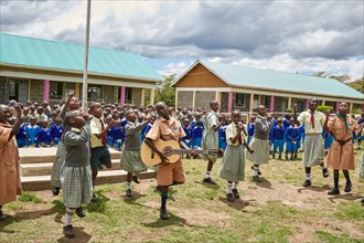 Pupils saying goodbye on the last day