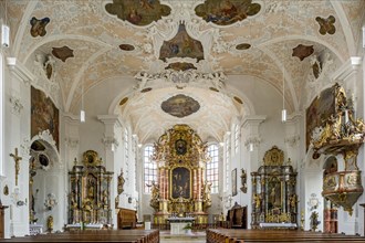 Baroque nave with high altar