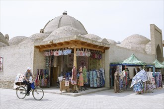 Souvenir shop at the entrance to the dome bazaars