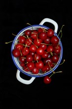Sweet cherries in bowl