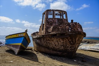 Old rusty boat on the beach at Pedra Lume