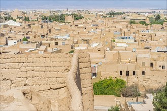 Narin Qal'eh ramparts and the city