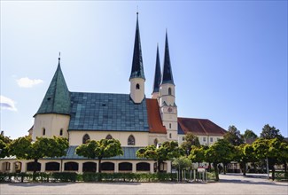 Chapel of Mercy and collegiate parish church St. Philipp and Jakob