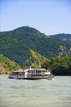 Excursion boat on the Danube in the Wachau