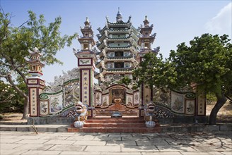 Co Tach Pagoda