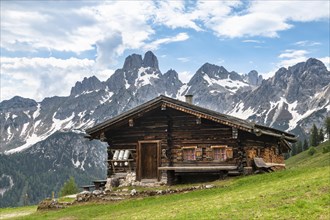 Alpine hut in front of the peaks of Bischofsmuetze