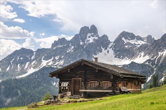 Alpine hut in front of the peaks of Bischofsmuetze
