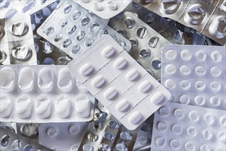 Tablets in blister packaging