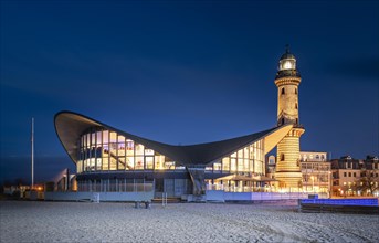 Lighthouse and restaurant Teepott at dusk
