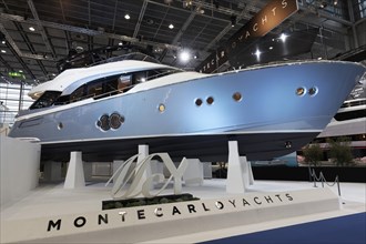 Luxury yacht MCY 76