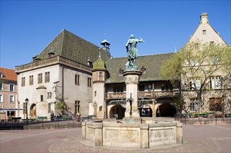 Schwendi fountain at Place de Ancienne Douane with Koifhus