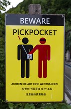 Warning against pickpockets