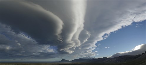 Cloud formation over Snaefellsjoekull or Snaefellsjoekull