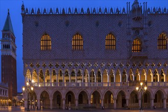 Doge's Palace and the Markus Tower in the early morning
