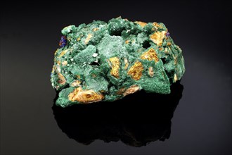 Malachite crystals with azurite