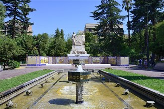 Fountain and monument to the foundation of the city in Plaza Espana