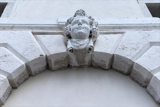 Head of Bacchus above an entrance portal