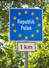 Sign to the border crossing to Poland in 1 km