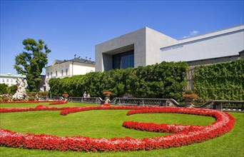 Mirabellgarten with University Mozarteum