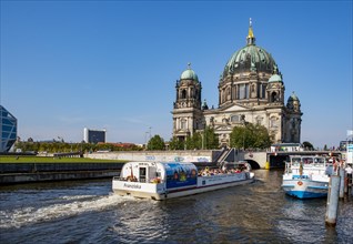 Excursion boat on the Spree