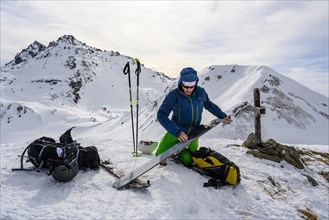 Ski tourers bouncing at the summit
