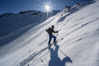 Ski tourers in steep terrain