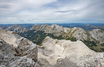 View of the Schlauchkar and Karwendeltal from the Birkkarspitze